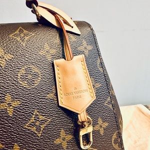 Louis Vuitton Clunky BB bag - $2,300 (Surrey)